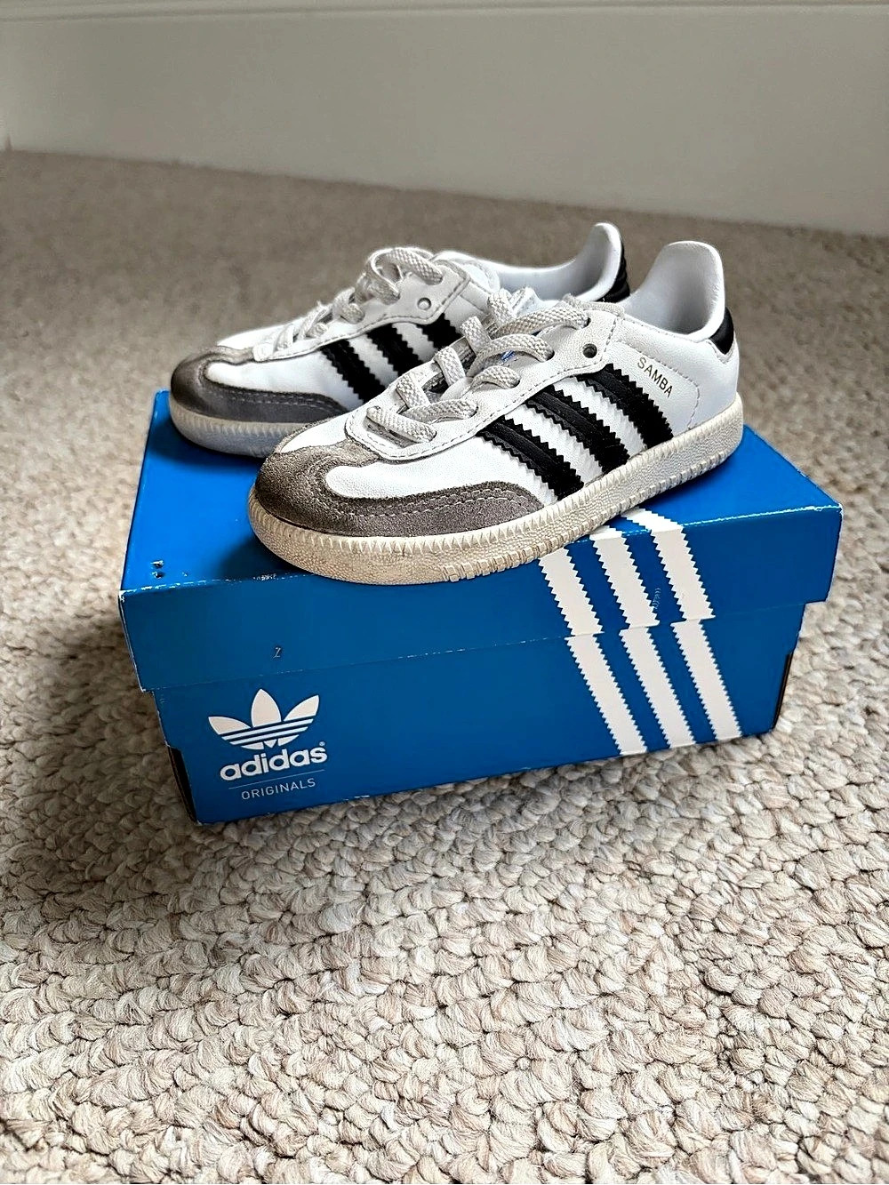 adidas Samba Sneakers in White & Black toddler US 6